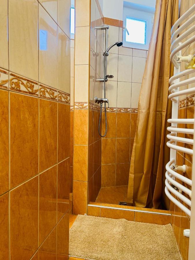 Eros Apartman Hajduszoboszlo Exterior photo
