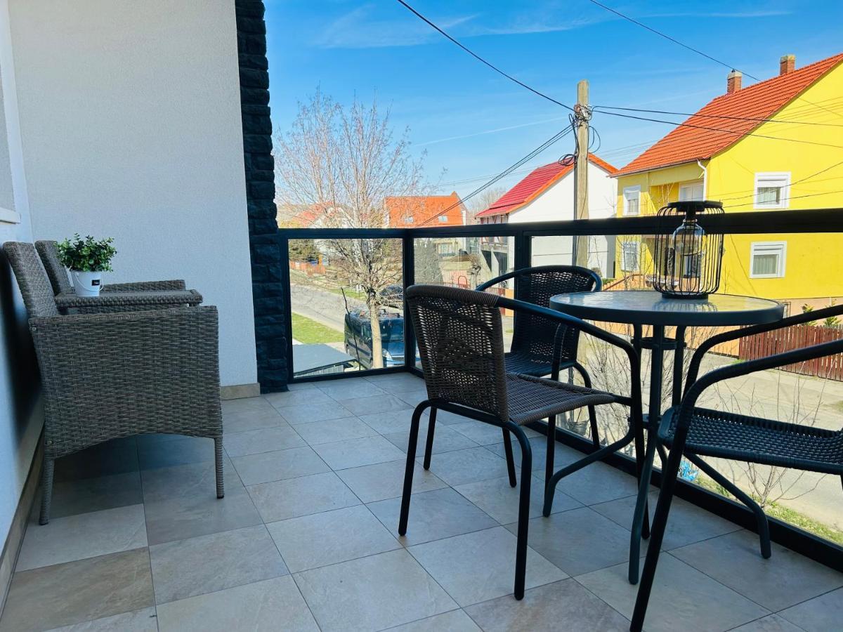 Eros Apartman Hajduszoboszlo Exterior photo