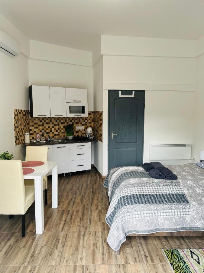 Eros Apartman Hajduszoboszlo Exterior photo