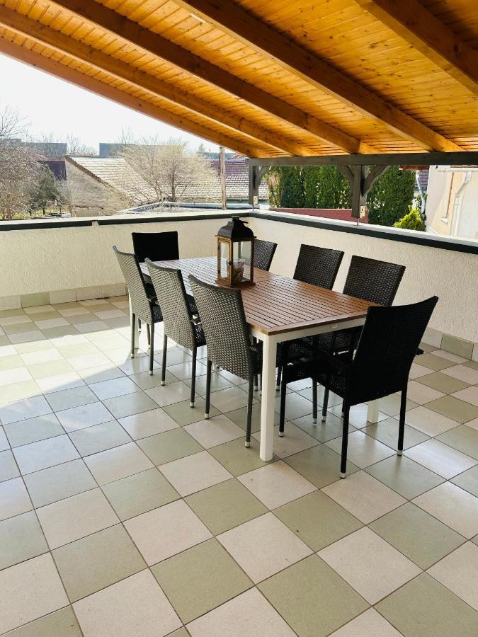 Eros Apartman Hajduszoboszlo Exterior photo