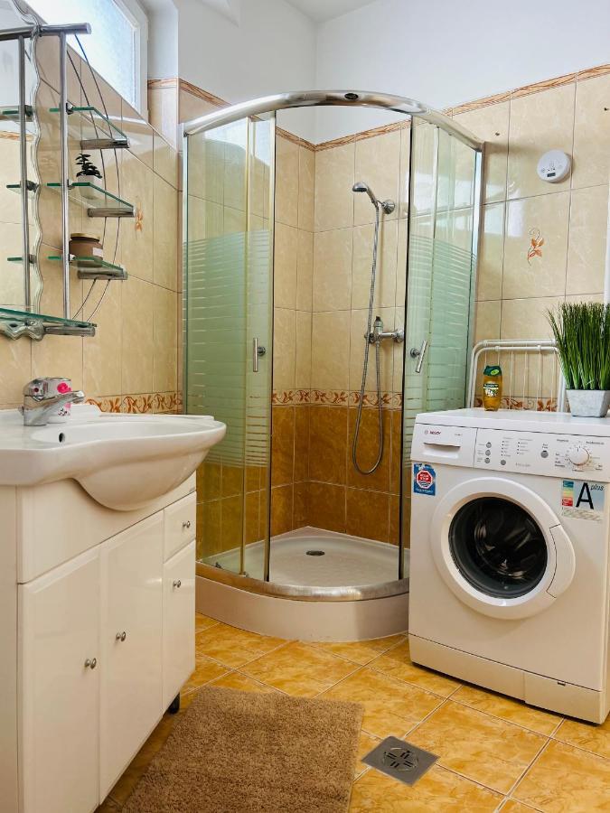 Eros Apartman Hajduszoboszlo Exterior photo