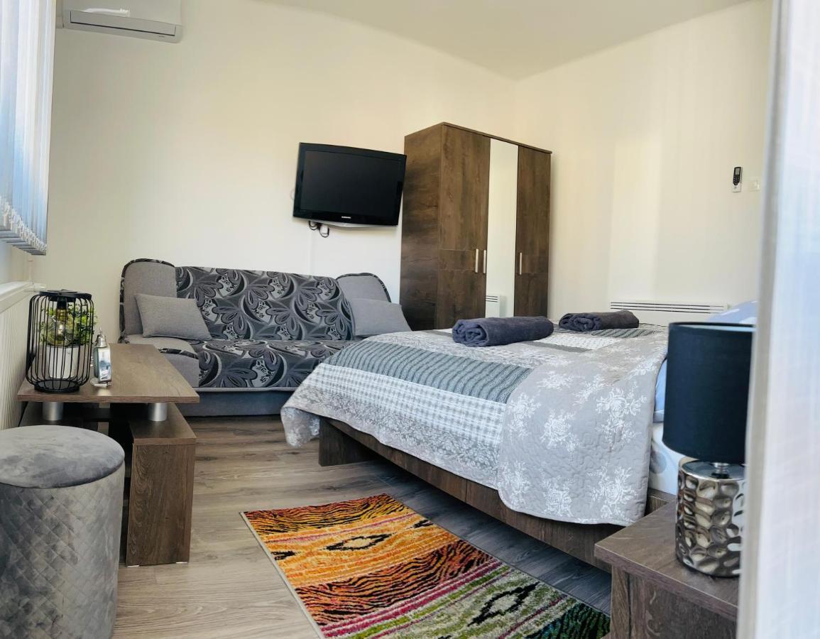Eros Apartman Hajduszoboszlo Exterior photo