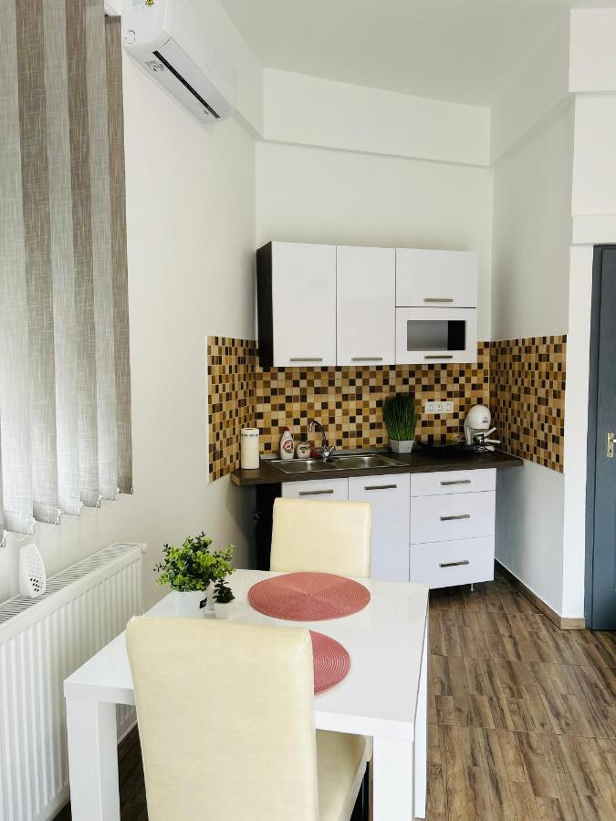 Eros Apartman Hajduszoboszlo Exterior photo