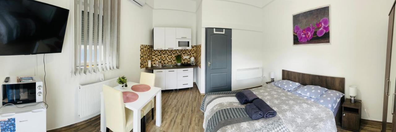 Eros Apartman Hajduszoboszlo Exterior photo