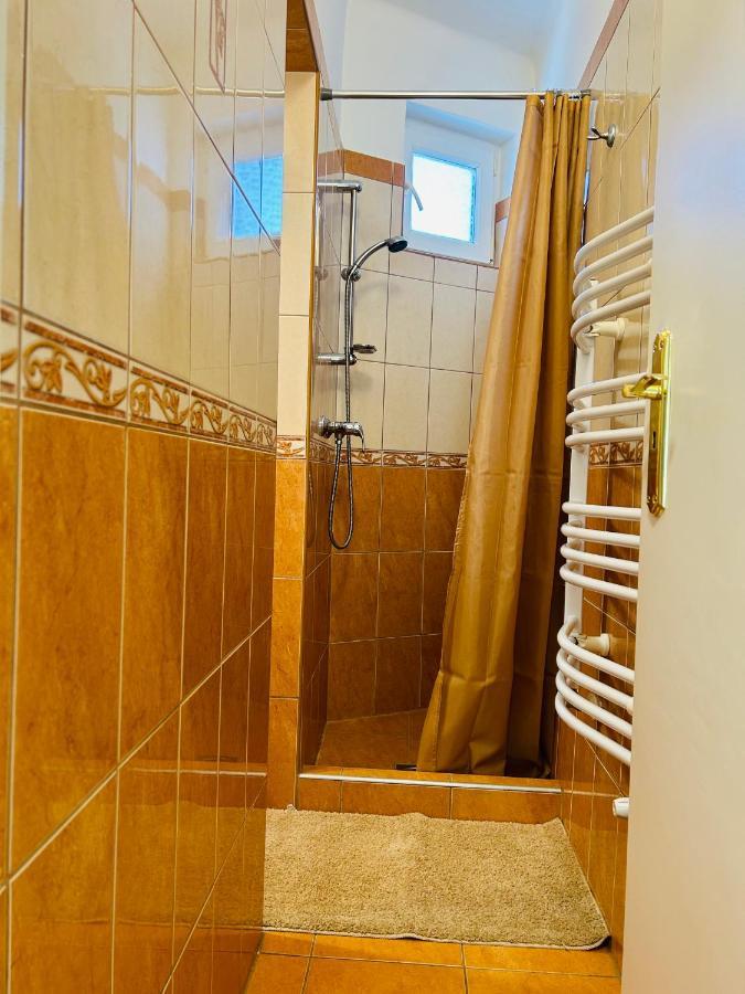 Eros Apartman Hajduszoboszlo Exterior photo