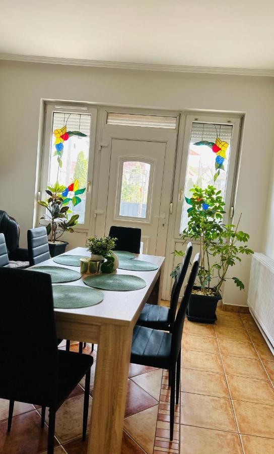 Eros Apartman Hajduszoboszlo Exterior photo